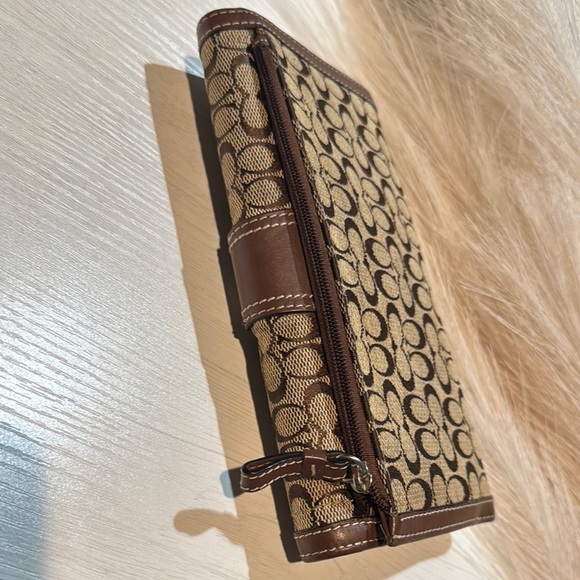 Coach Brown‎ Signature Wallet - Picture 5 of 7